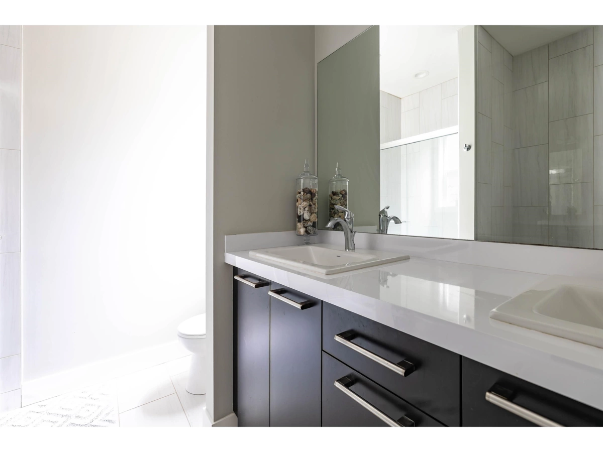 Entry Foyer Photo of 32574 Ross Drive, Mission, BC