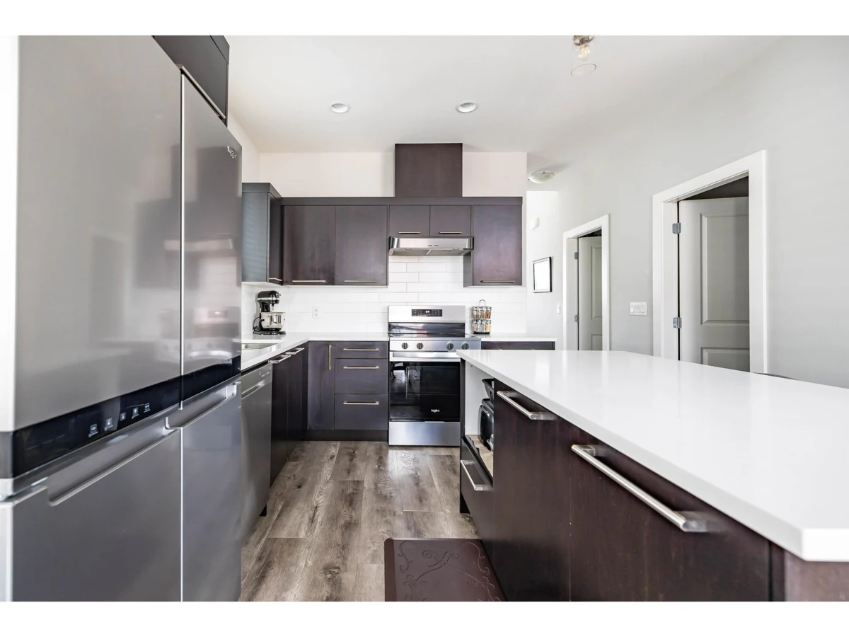 Kitchen Island Photo of 32574 Ross Drive, Mission, BC