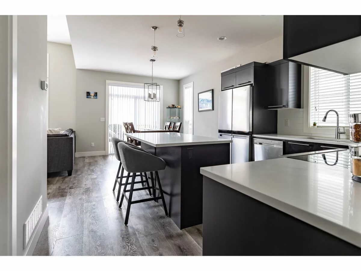Living Room Photo of 32574 Ross Drive, Mission, BC