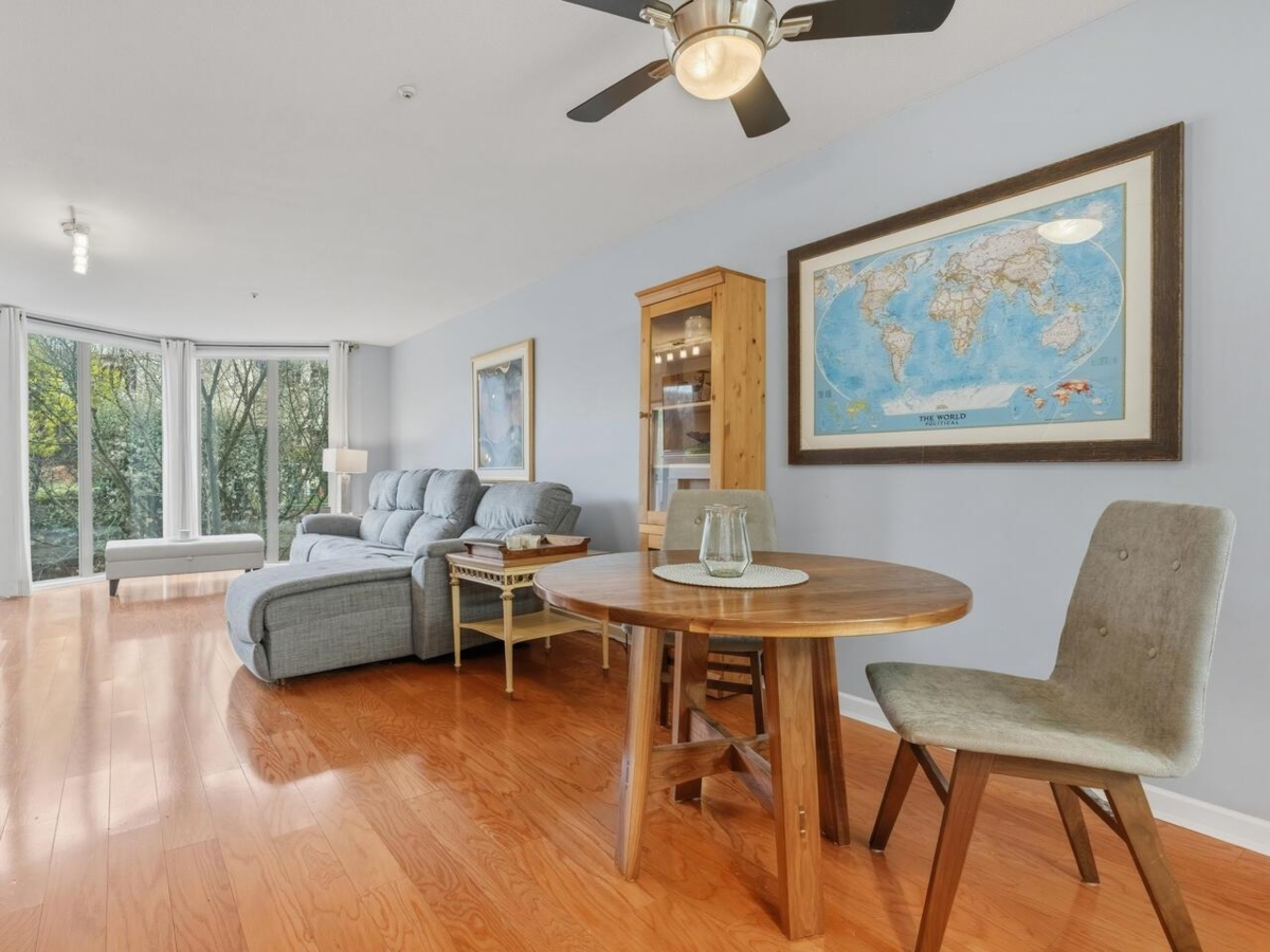 Breakfast Nook Photo of 410 68 Richmond Street, New Westminster, BC