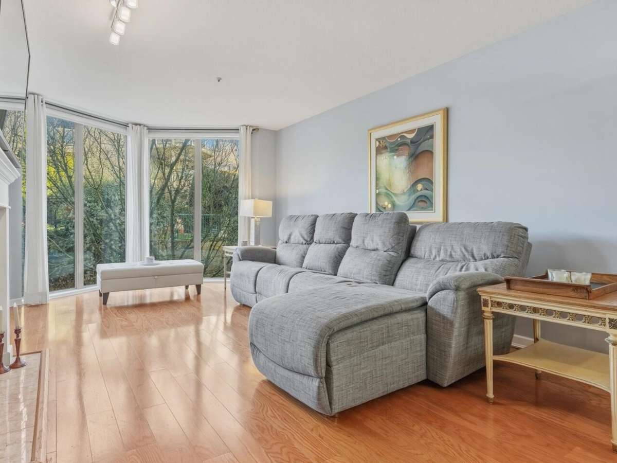 Dining Area Photo of 410 68 Richmond Street, New Westminster, BC