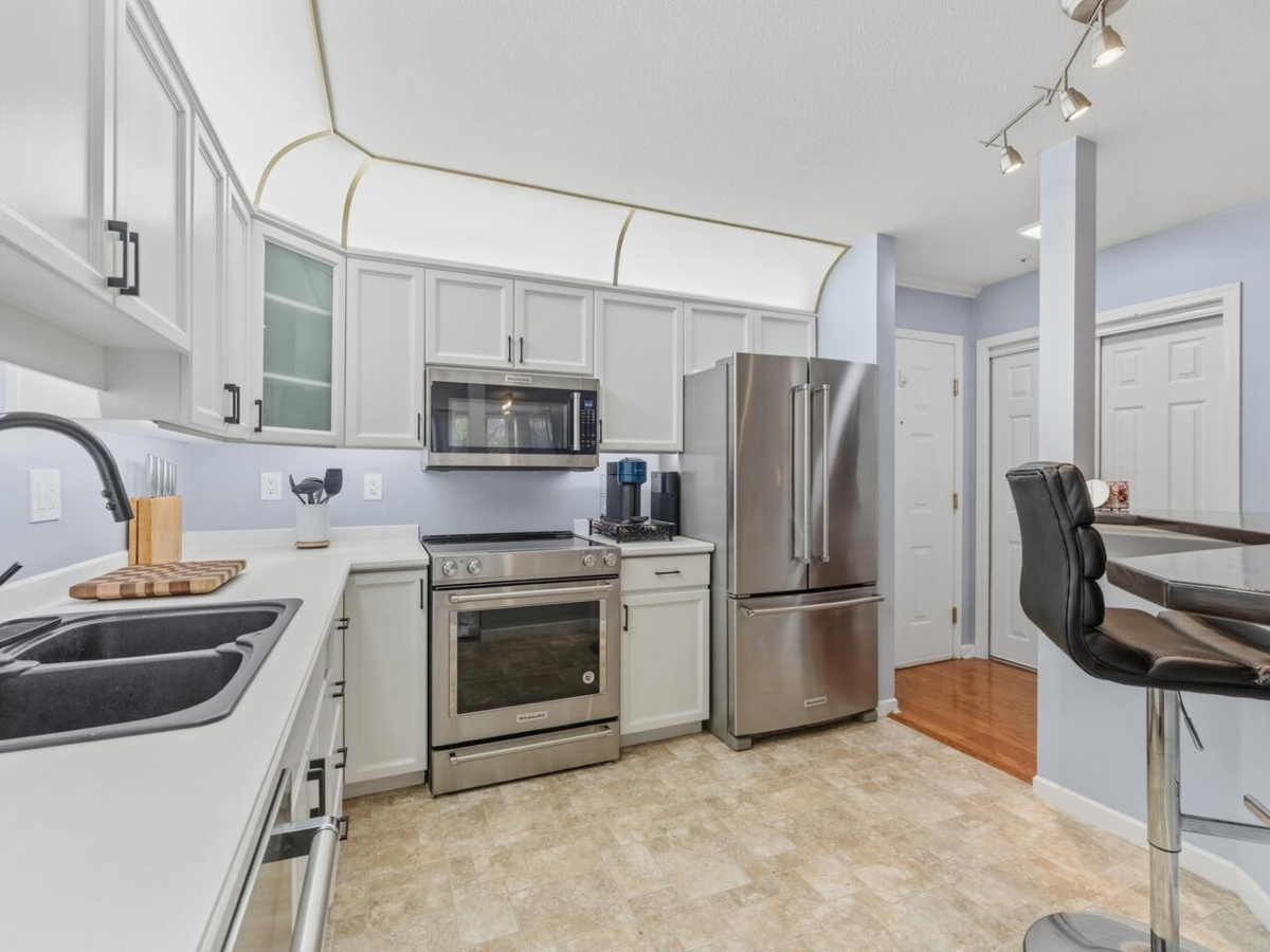 Family Room Photo of 410 68 Richmond Street, New Westminster, BC