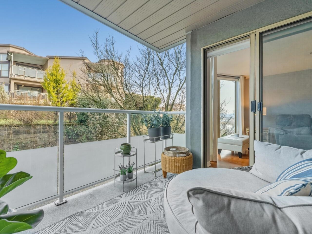 Guest Bathroom Photo of 410 68 Richmond Street, New Westminster, BC