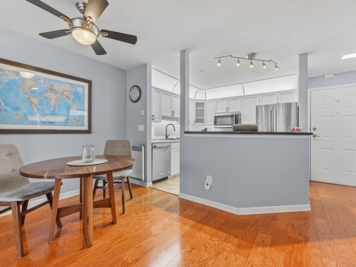 Living Room Photo of 410 68 Richmond Street, New Westminster, BC