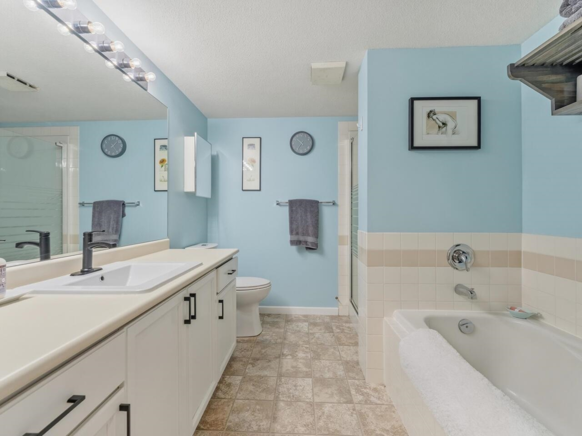 Walk-In Closet Photo of 410 68 Richmond Street, New Westminster, BC