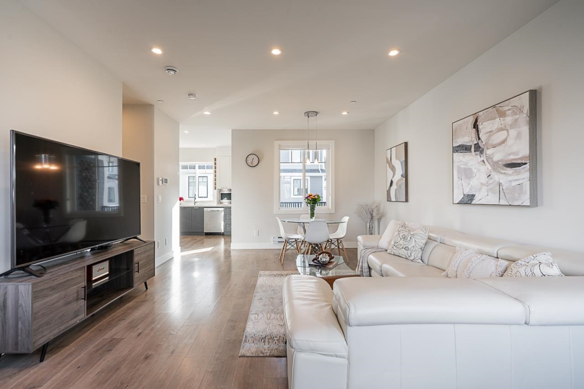 Dining Area Photo of 4 189 Wood Street, New Westminster, BC
