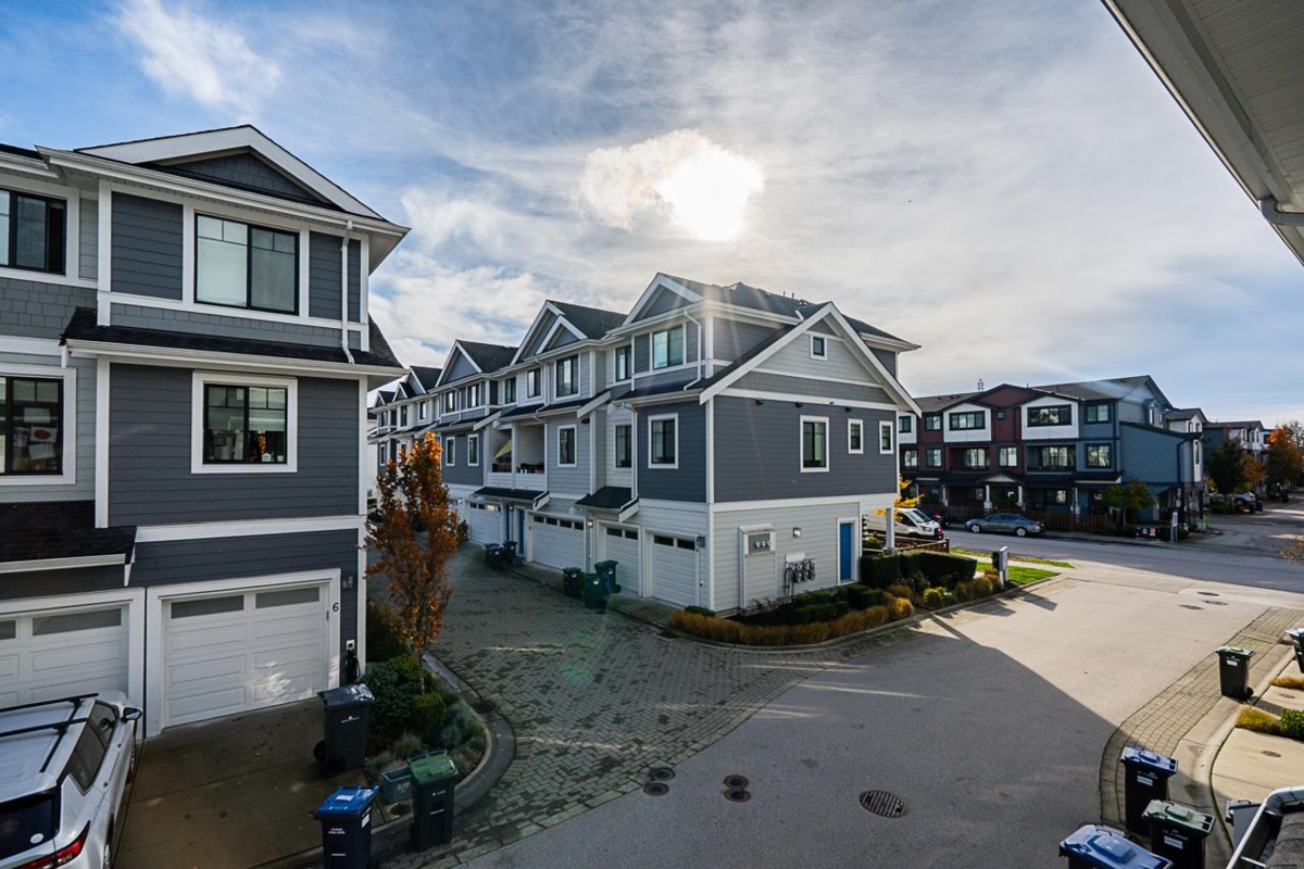 Outdoor Deck Photo of 4 189 Wood Street, New Westminster, BC