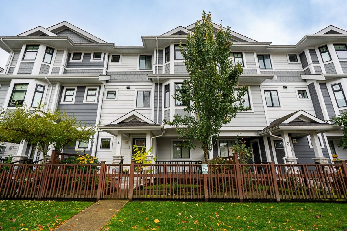 Swimming Pool Photo of 4 189 Wood Street, New Westminster, BC