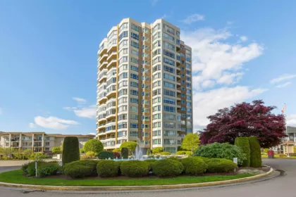 Front exterior of 703 3190 Gladwin Road, Abbotsford, BC