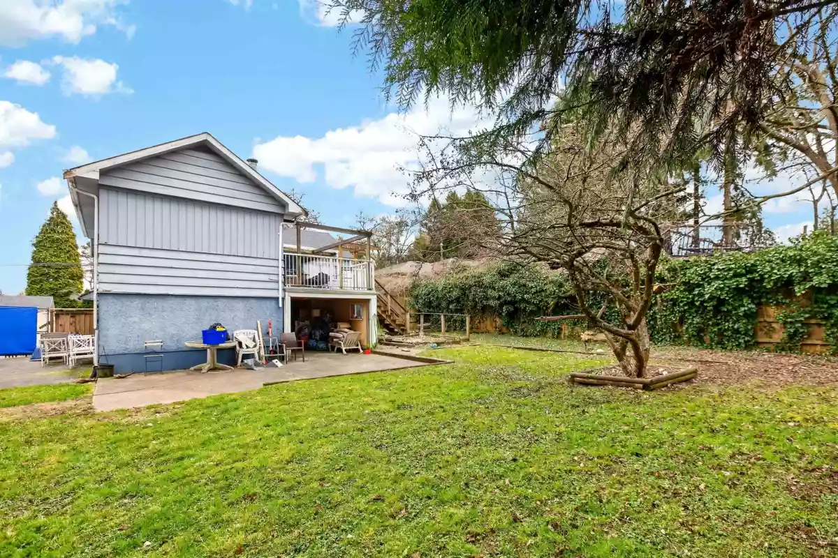 Entry Foyer Photo of 12141 230 Street, Maple Ridge, BC