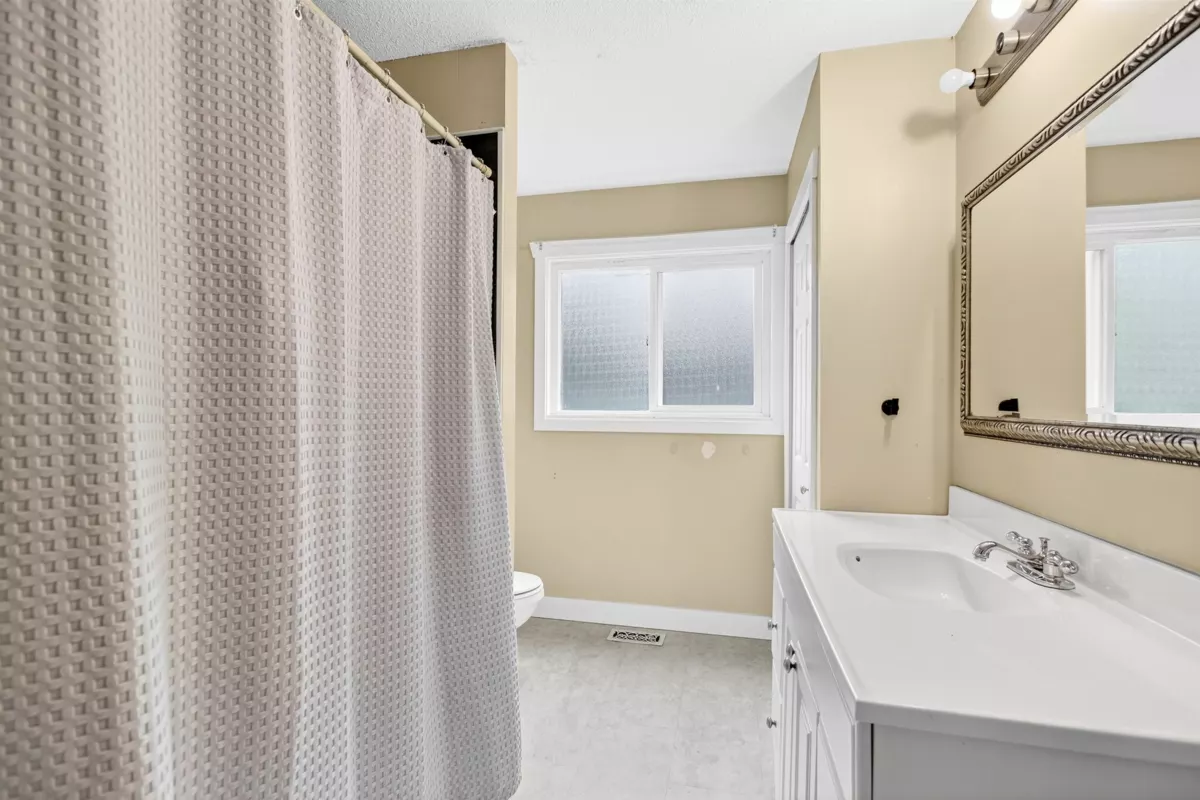 Powder Room Photo of 12141 230 Street, Maple Ridge, BC