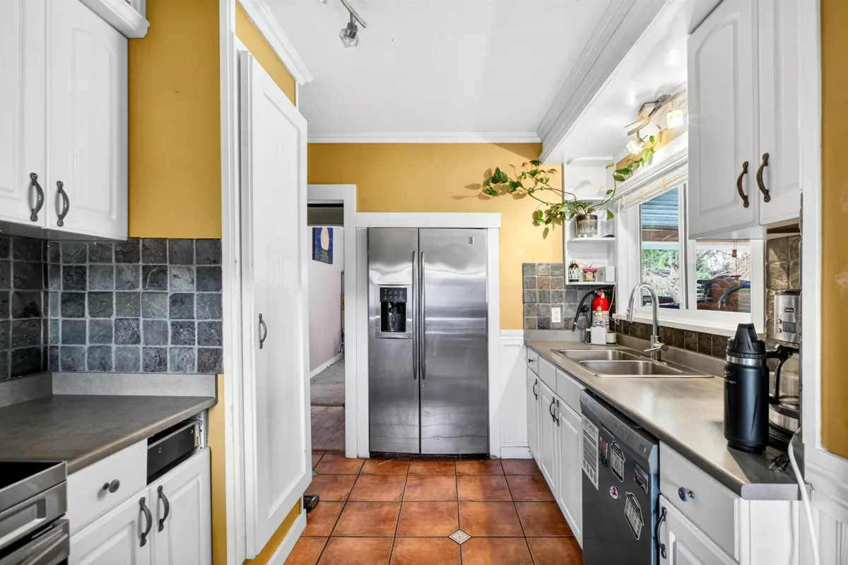 Primary Bathroom Photo of 12141 230 Street, Maple Ridge, BC