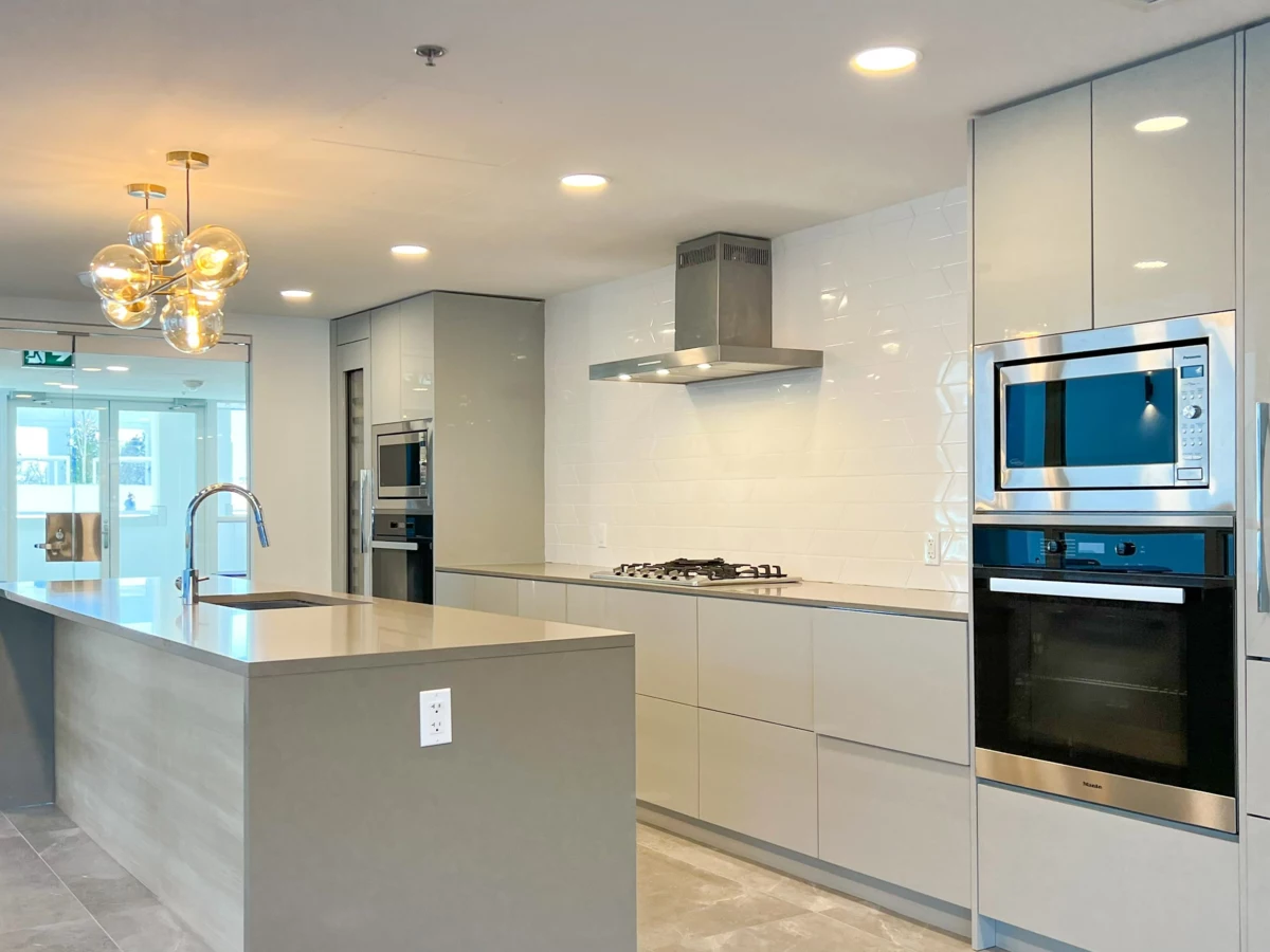 Front Yard Photo of 807 1675 Lions Gate Lane, North Vancouver, BC