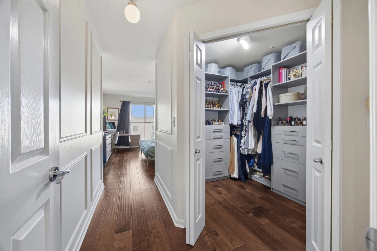 Staircase Photo of 406 48 Richmond Street, New Westminster, BC