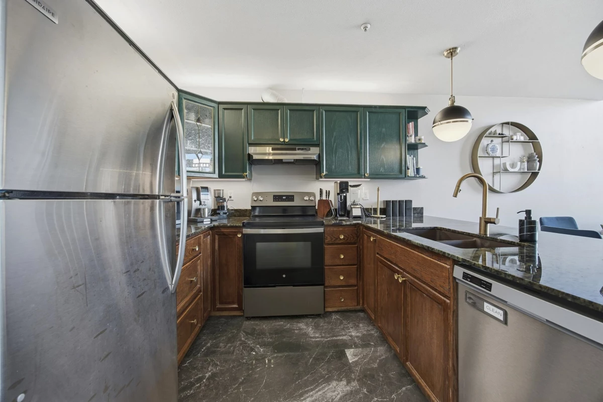 Walk-In Closet Photo of 406 48 Richmond Street, New Westminster, BC