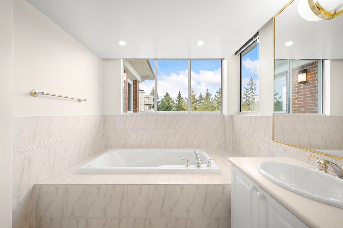 Garden / Landscaping Photo of 1700 5615 Hampton Place, Vancouver, BC