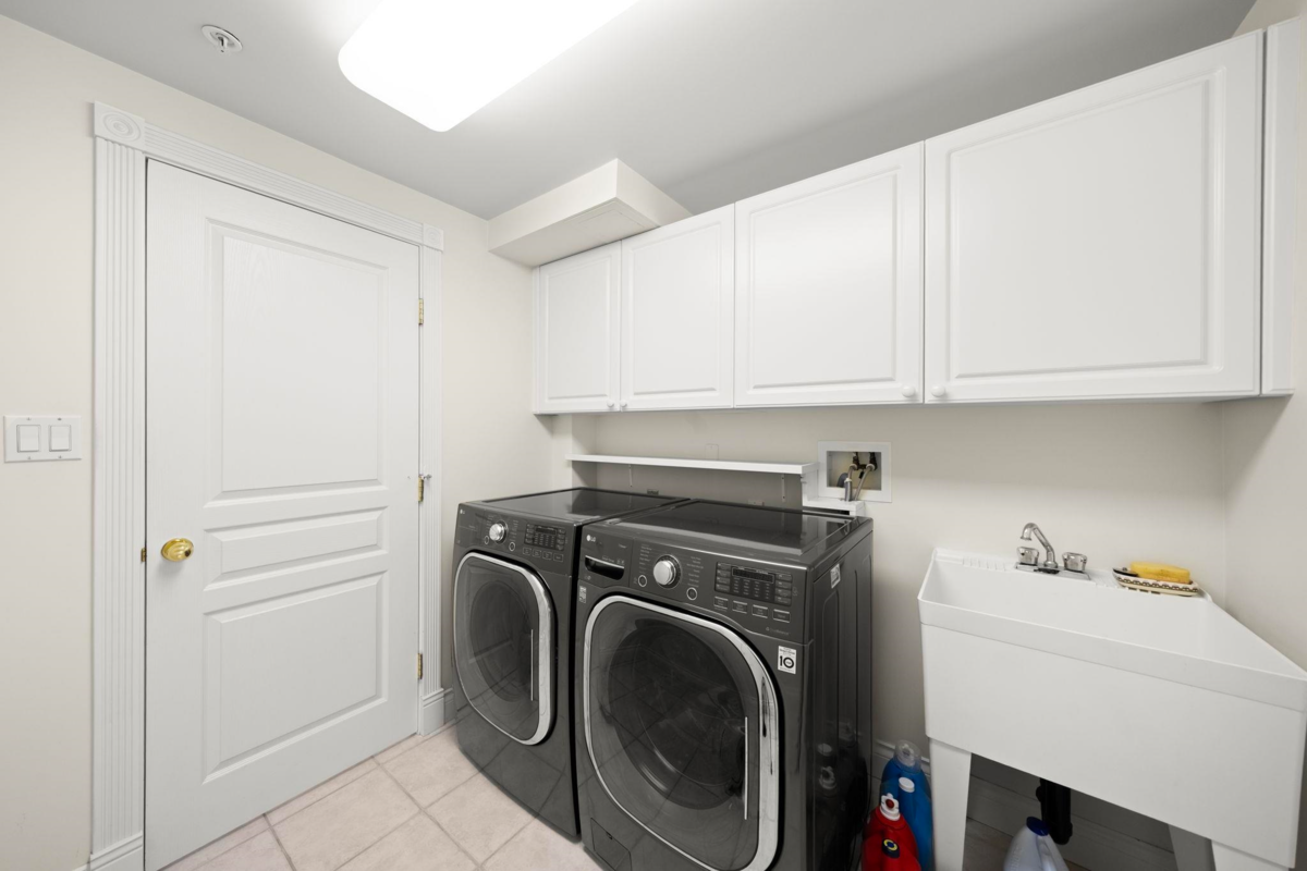 Neighborhood Park Photo Near 1700 5615 Hampton Place, Vancouver, BC