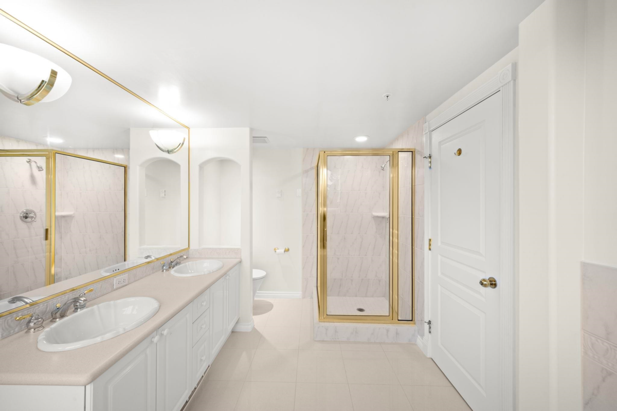 Swimming Pool Photo of 1700 5615 Hampton Place, Vancouver, BC