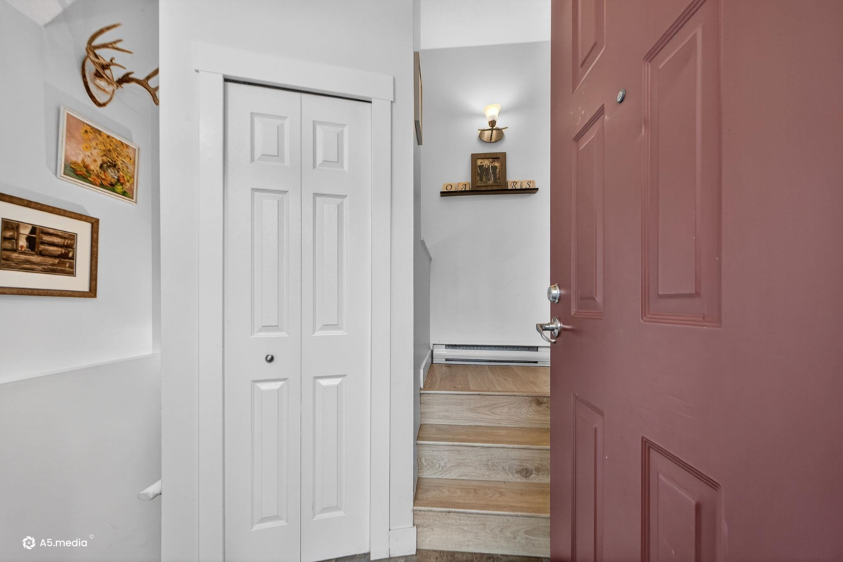 Living Room Photo of 86 2422 Hawthorne Avenue, Port Coquitlam, BC