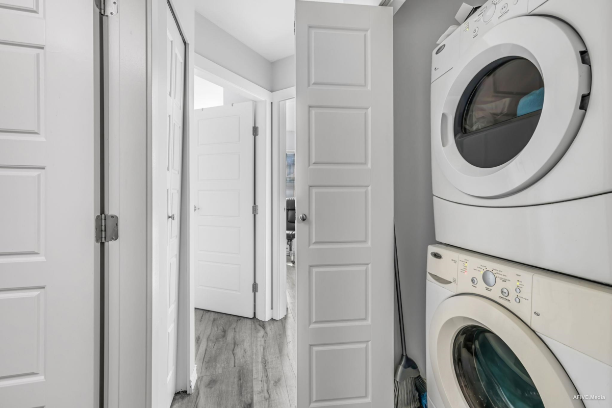 Mudroom Photo of 65 14356 63a Avenue, Surrey, BC