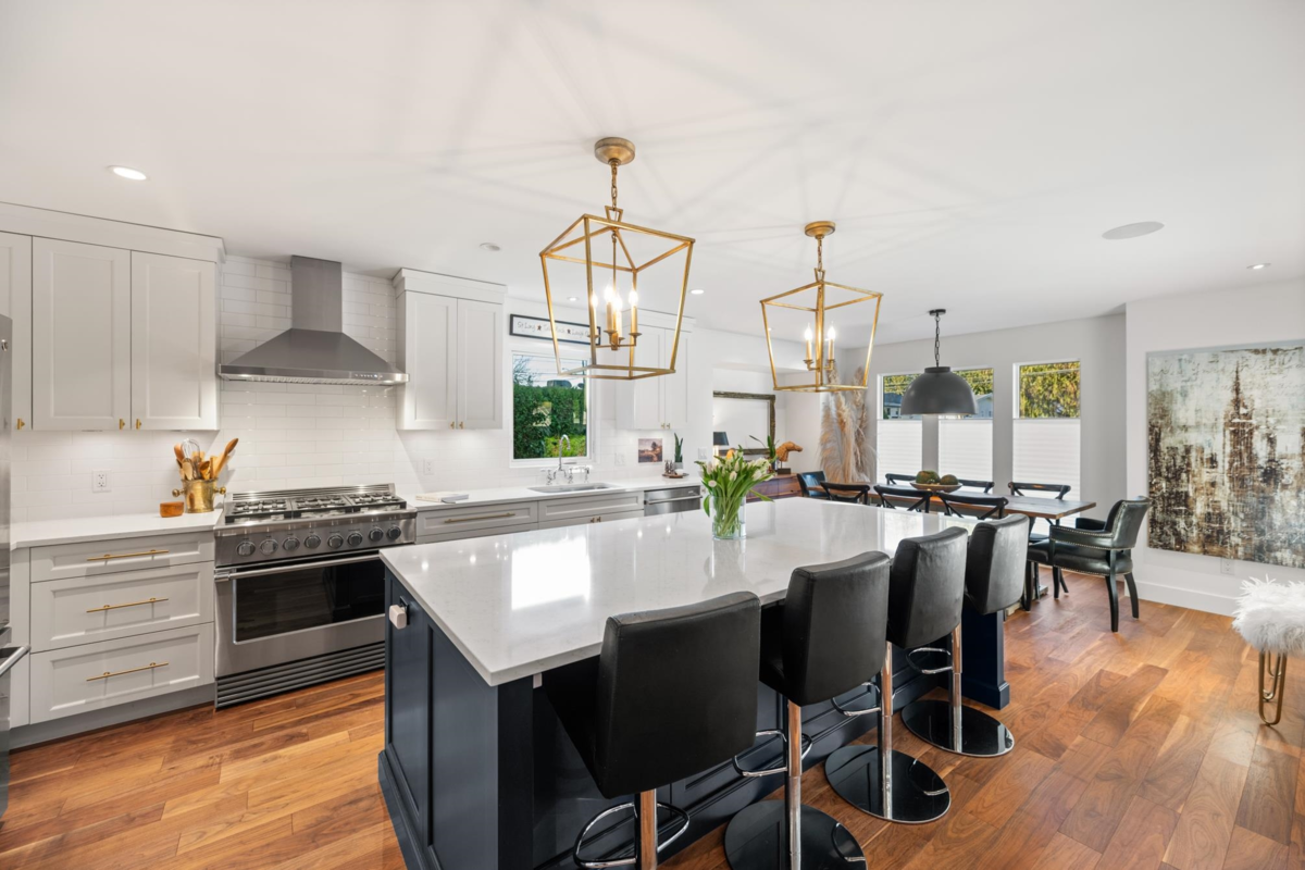 Breakfast Nook Photo of 19788 49 Avenue, Langley, BC