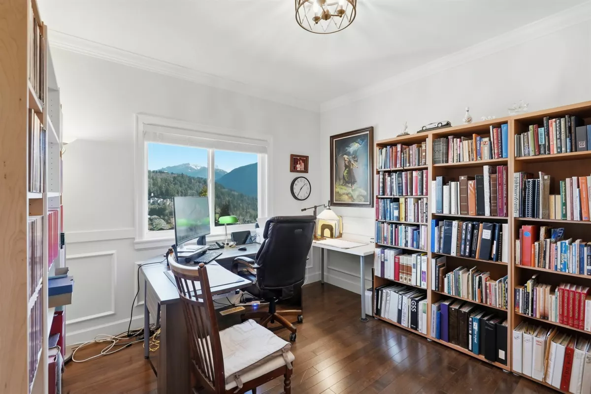 Entry Foyer Photo of 5238 Crimson Ridge, Chilliwack, BC