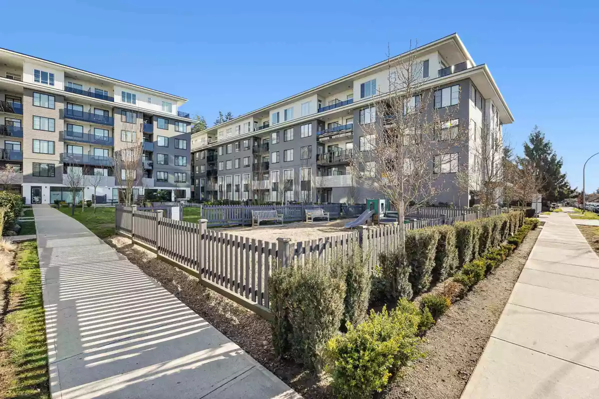 Family Room Photo of 122 15825 85 Avenue, Surrey, BC