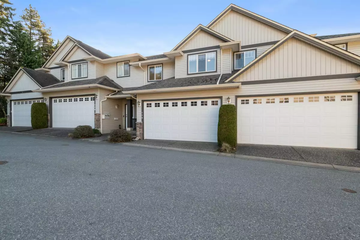 Backyard Photo of 129 46360 Valleyview Road, Chilliwack, BC