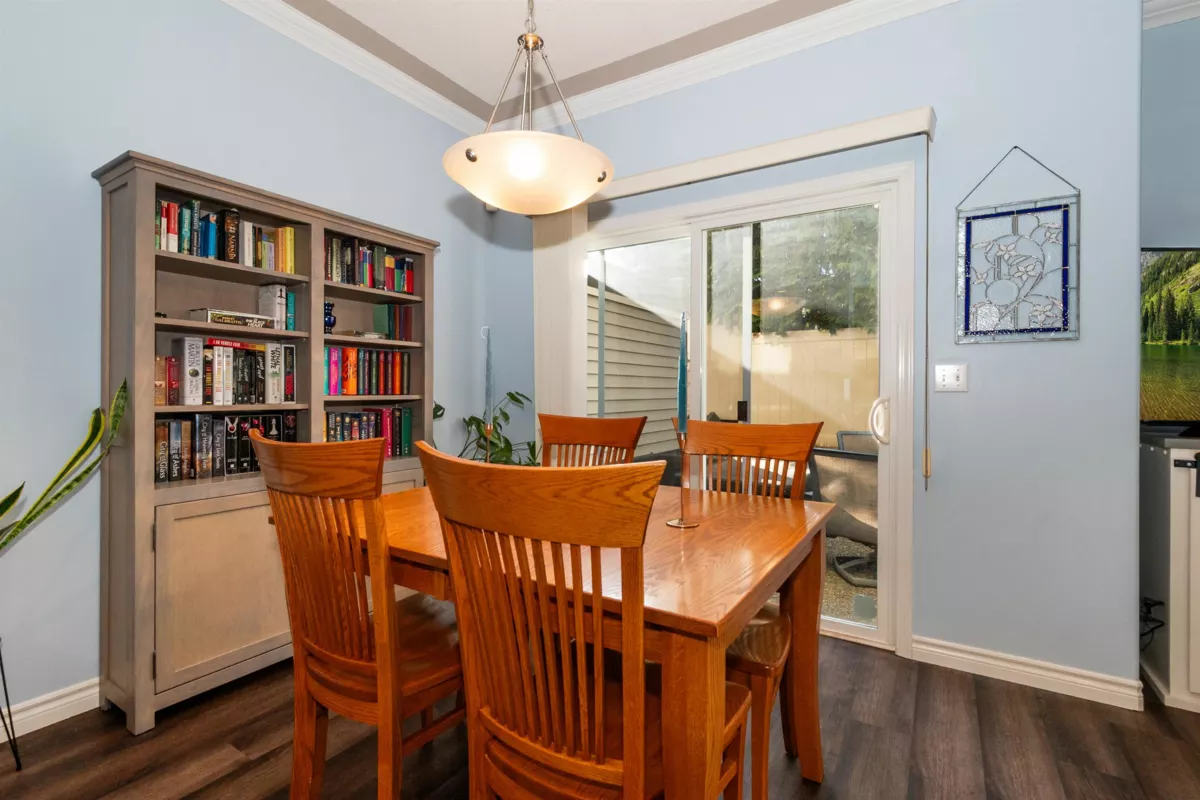 Walk-In Closet Photo of 129 46360 Valleyview Road, Chilliwack, BC