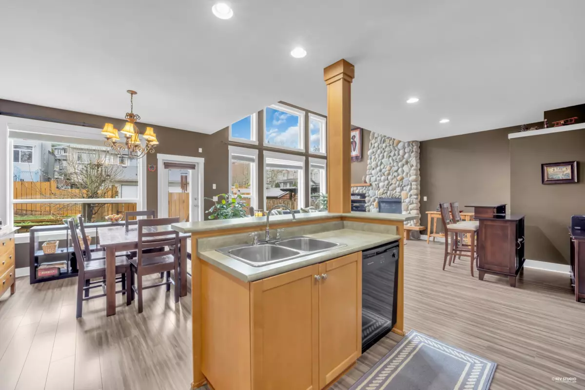 Dining Area Photo of 10328 243a Street, Maple Ridge, BC