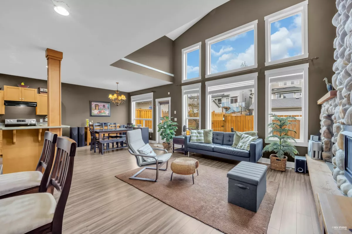 Family Room Photo of 10328 243a Street, Maple Ridge, BC