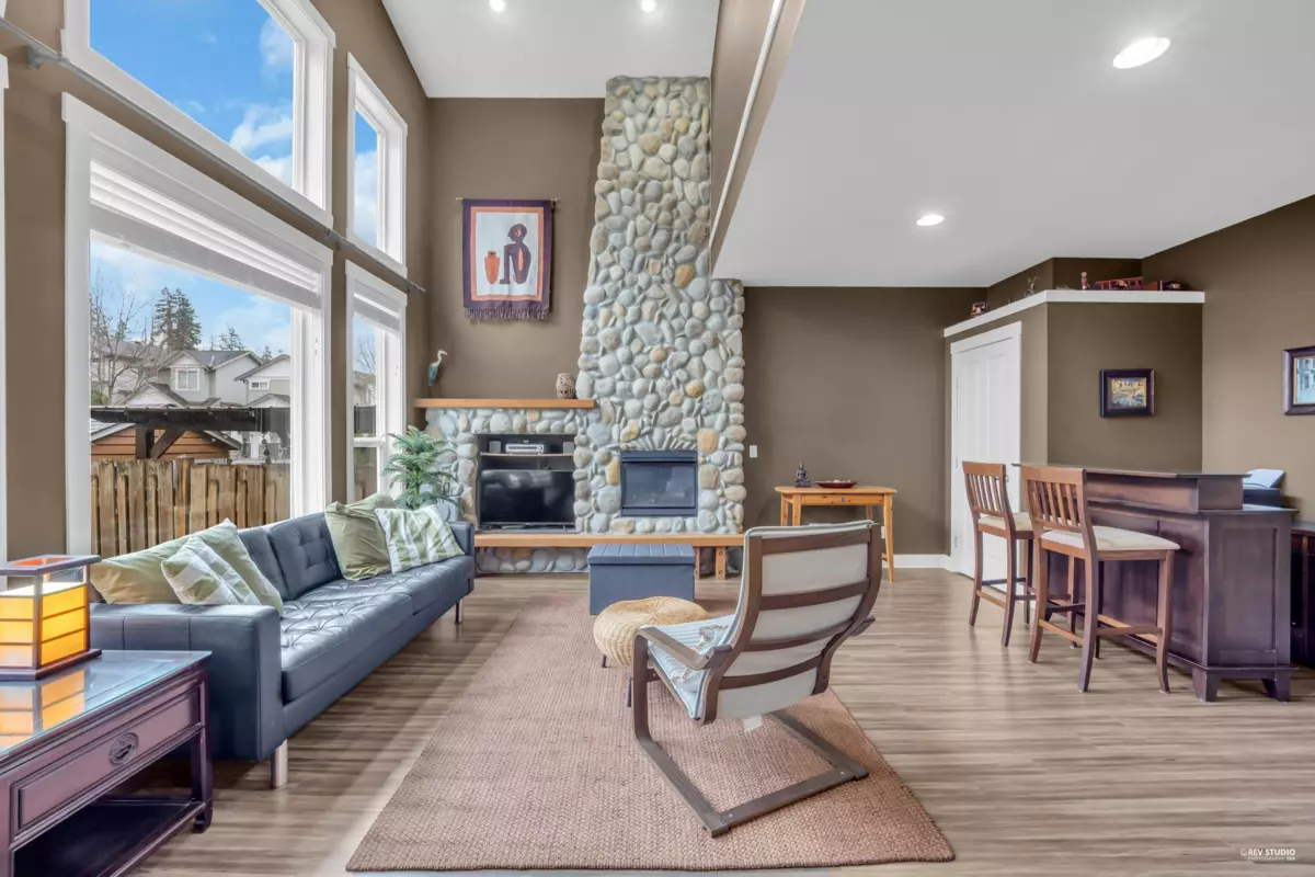 Living Room Photo of 10328 243a Street, Maple Ridge, BC