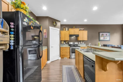 Kitchen Photo of 10328 243a Street, Maple Ridge, BC