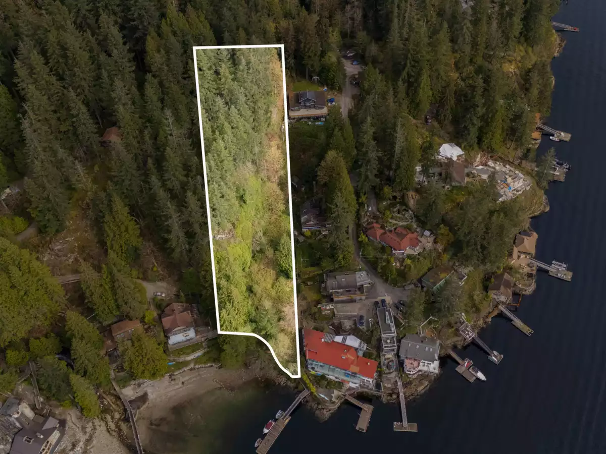 Family Room Photo of LOT 3 Sunshine Falls Lane, North Vancouver, BC