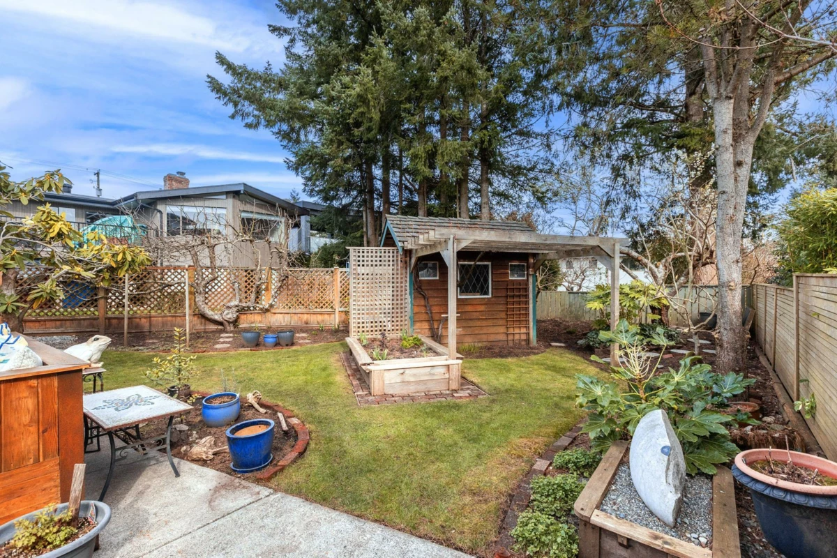 Family Room Photo of 1196 Habgood Street, Surrey, BC