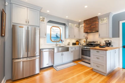 Kitchen Island Photo of 1196 Habgood Street, Surrey, BC