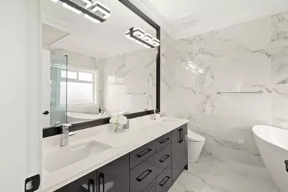 Guest Bathroom Photo of 16117 108 Avenue, Surrey, BC