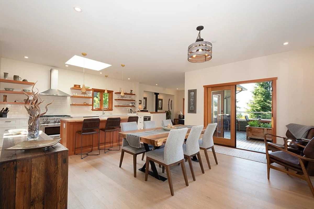 Family Room Photo of 1655 Evergreen Lane, Bowen Island, BC