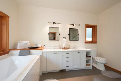 Guest Bathroom Photo of 1655 Evergreen Lane, Bowen Island, BC