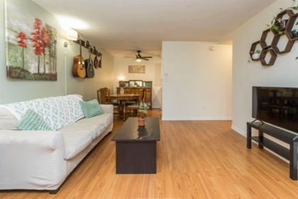 109 3911 Carrigan Court, Burnaby, BC, Burnaby — Apartment/Condo for sale