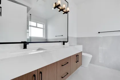 Hallway Photo of 46113 Crestview Drive, Chilliwack, BC