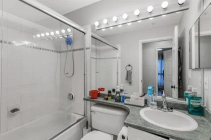 Entry Foyer Photo of 406 13727 74 Avenue, Surrey, BC