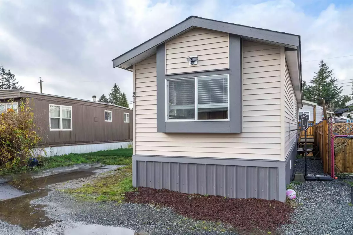 Family Room Photo of 21 26892 Fraser Highway, Langley, BC