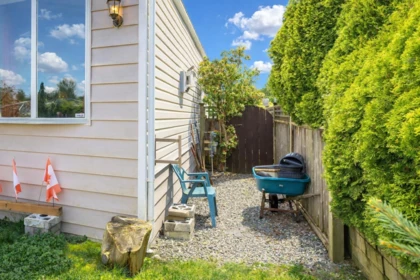 Garden / Landscaping Photo of 2058 Cumbria Drive, Surrey, BC