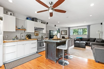 Kitchen Island Photo of 17791 20 Avenue, Surrey, BC