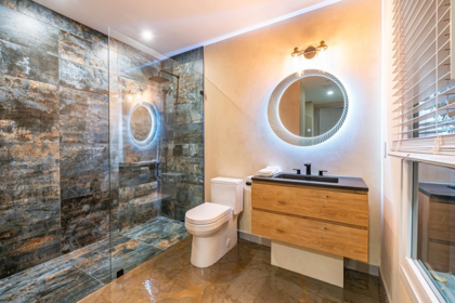 Laundry Room Photo of 592 Craigmohr Drive, West Vancouver, BC