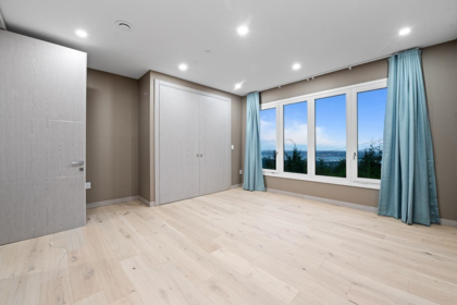 Mudroom Photo of 592 Craigmohr Drive, West Vancouver, BC