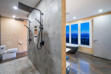 Powder Room Photo of 592 Craigmohr Drive, West Vancouver, BC