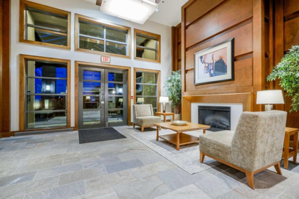 Entry Foyer Photo of 1102 3355 Cypress Place, West Vancouver, BC