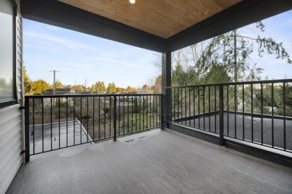 Basement Recreation Room Photo of 14204 North Bluff Road, White Rock, BC